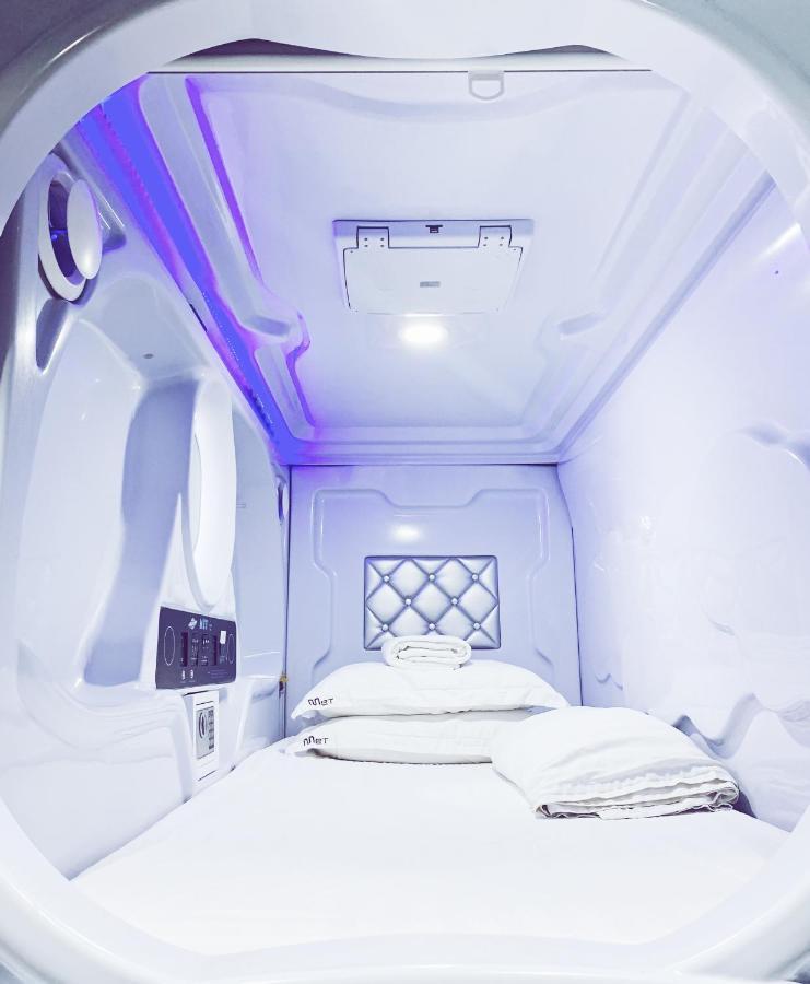 Met A Space Pod @ Boat Quay Сингапур Екстериор снимка