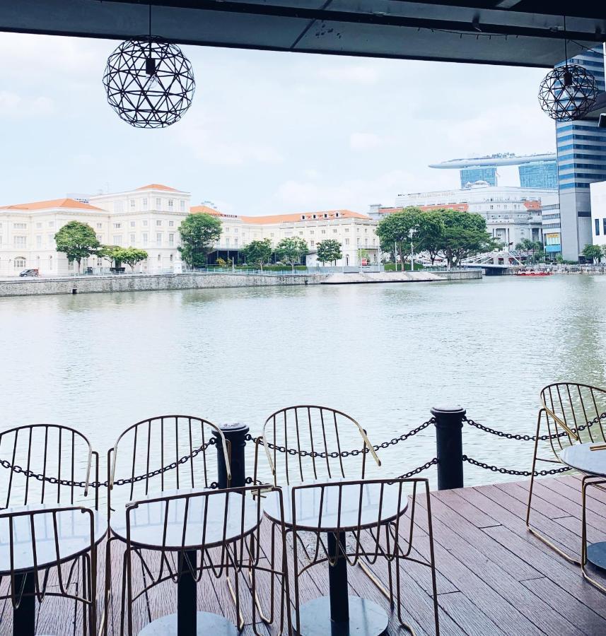 Met A Space Pod @ Boat Quay Сингапур Екстериор снимка